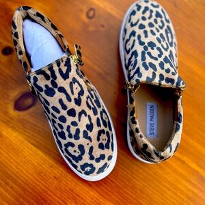 Steve Madden “GLAAMMAR” velvet leopard print zip sneakers